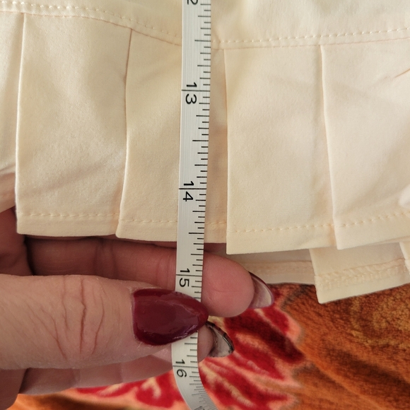 Fila Beige Pleated Tennis Skort. NWT size Large. - Picture 12 of 12